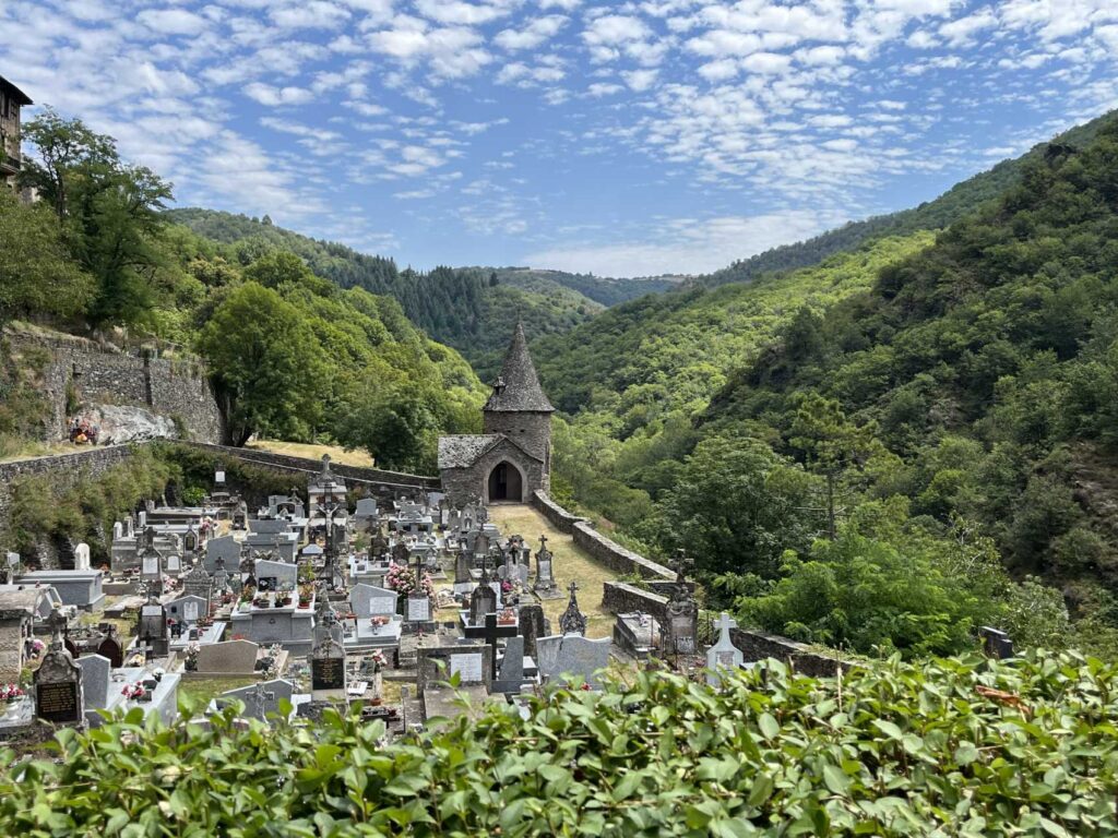 Conques-Francia-vistas-Cementerio